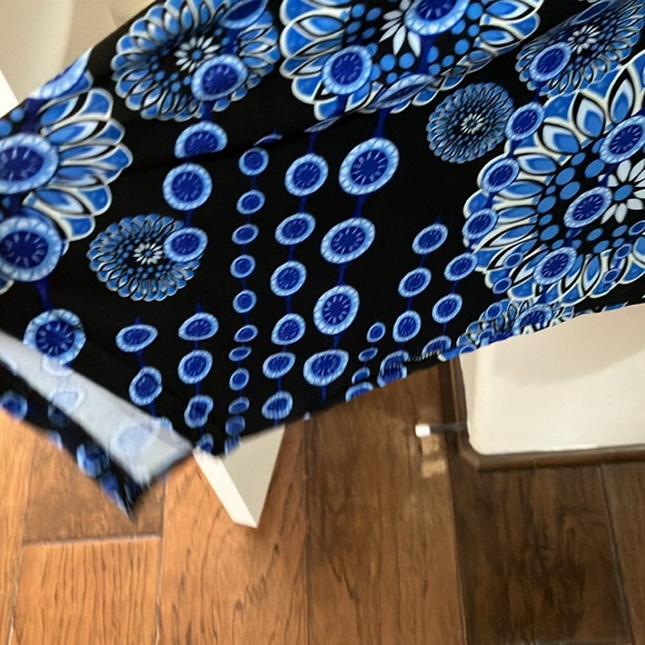 EUC scoop neck 3/4 sleeve, handkerchief hem, tunic - Picture 5 of 8